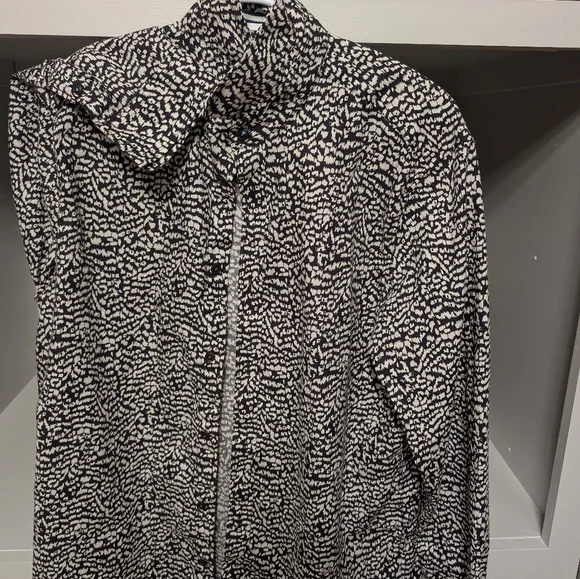 Ted Baker Men's L print for your wild side. Button detail gorgeous - Picture 2 of 15